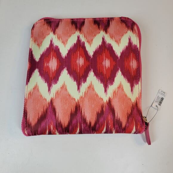 Chico's Tote Fold-Up Bag Large Pink Ikat Print Packable Zipper Double Strap NEW - Picture 9 of 12